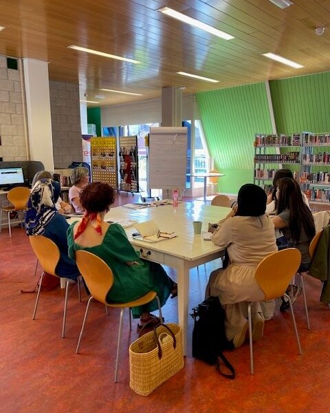 Werkcentrum bij taalles in bibliotheek